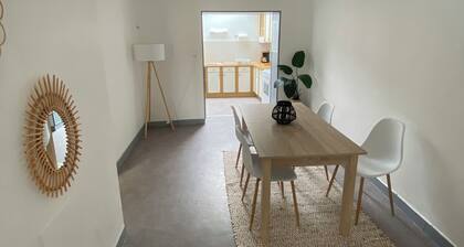 Seasonal house rental