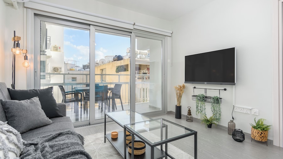 Amore 2-BR Apt By Finikoudes