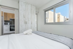 Apartamento, vista para a cidade | Cortinas blackout, ferros/tábuas de passar roupa, Wi-Fi de cortesia