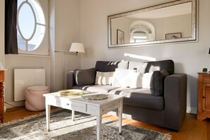 TV - Charming apartment in the heart of Les Sables-d'Olonne for two people (Les Sables-d´Olonne)