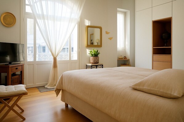 1 bedroom, bed sheets