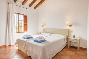 6 bedrooms, iron/ironing board, WiFi, bed sheets - Country House Son Rossinyol Petit with Private Pool and Wi-Fi (Illes Balears)