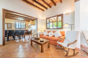TV, ping pong - Country House Son Rossinyol Petit with Private Pool and Wi-Fi (Illes Balears)