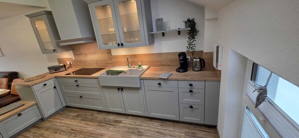 Stovetop, dishwasher, paper towels