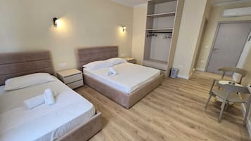 Tremannsrom, balkong, sjøutsikt | Wi-fi (inkludert)