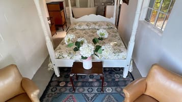 1 habitación, tabla de planchar con plancha y ropa de cama