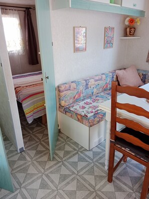 2 bedrooms, bed sheets