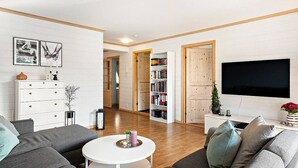 TV - Central Apartment with a View (Voss)