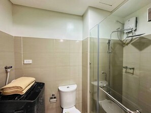 Douche, sèche-cheveux