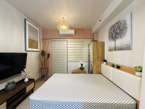Iron/ironing board, Internet, bed sheets, wheelchair access