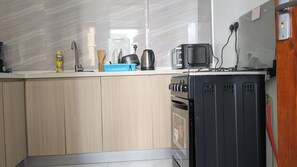 Frigorífic, microones, forn i placa de cuina 