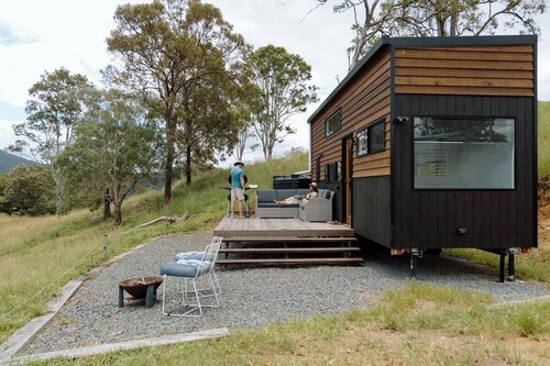 Couples’ Winter Retreat | Fire Pit + 60-Acre Bliss