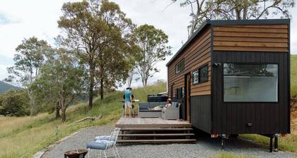 Couples’ Winter Retreat | Fire Pit + 60-Acre Bliss