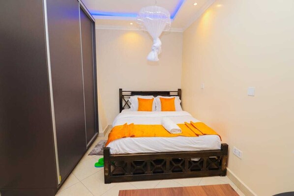 Een bureau, een laptopwerkplek, gratis wifi