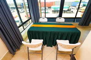 Meeting facility