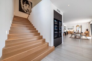 Interior - CALIFORNIAN VILLA IN GATED COMMUNITY (OPIO)