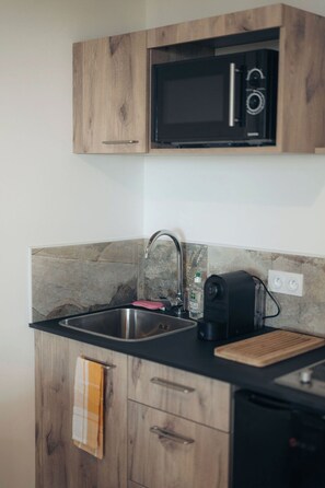 Fridge, microwave, stovetop, coffee/tea maker