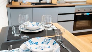 Réfrigérateur, micro-ondes, lave-vaisselle, grille-pain