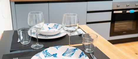 Kühlschrank, Mikrowelle, Geschirrspüler, Toaster