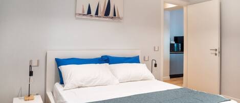 2 bedrooms, iron/ironing board, travel crib