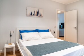 2 bedrooms, iron/ironing board, travel cot