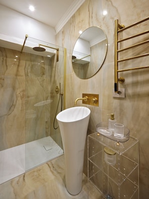 Apartment | Bathroom