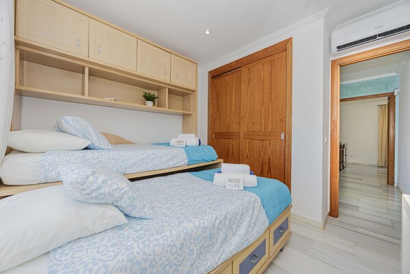3 bedrooms, iron/ironing board, free WiFi, bed sheets