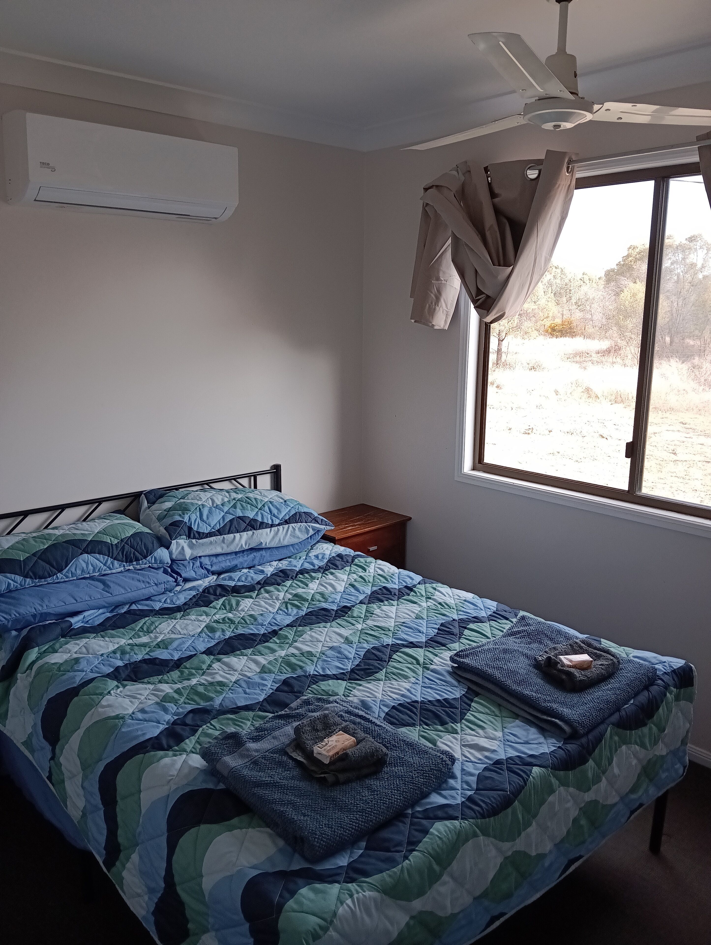 2 bedrooms, bed sheets