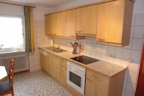 ميكروويف، فرن، غسالة أطباق، ماكينة لصنع القهوة/الشاي