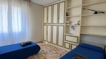 3 Schlafzimmer, Bügeleisen/Bügelbrett, Bettwäsche