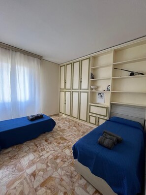 3 Schlafzimmer, Bügeleisen/Bügelbrett, Bettwäsche