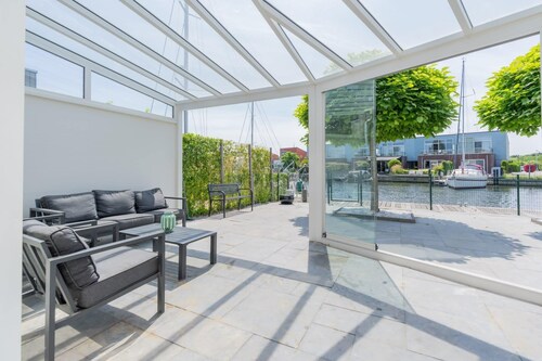Maison de digue individuelle moderne et entièrement meublée. Cette maison sur digue peut accueillir