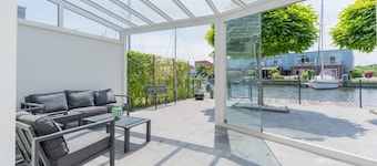 Maison de digue individuelle moderne et entièrement meublée. Cette maison sur digue peut accueillir