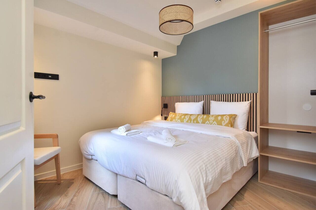 1 slaapkamer, een bureau, een strijkplank/strijkijzer, wifi