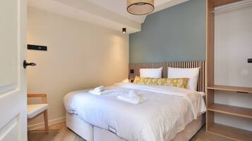 1 slaapkamer, een bureau, een strijkplank/strijkijzer, wifi