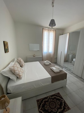 2 chambres, fer et planche à repasser, Wi-Fi, draps fournis