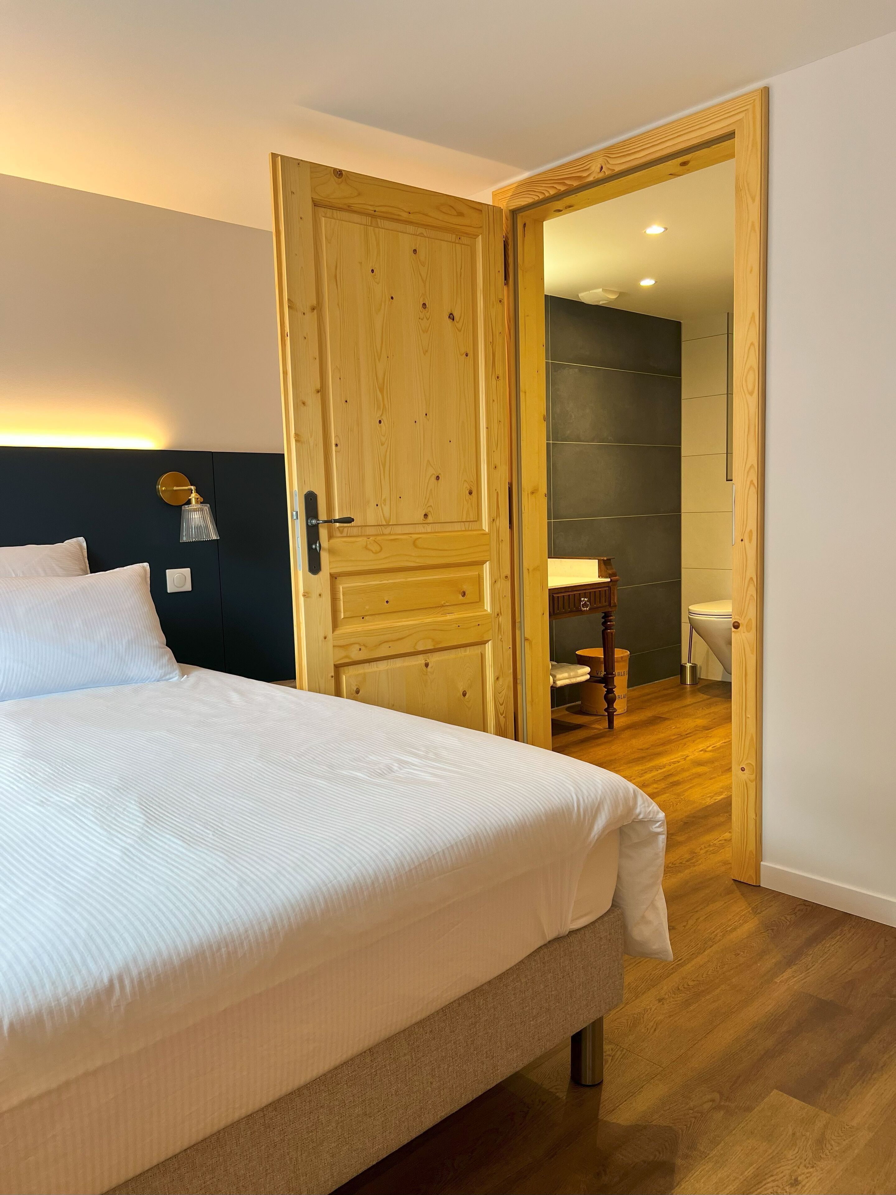 3 slaapkamers, een strijkplank/strijkijzer, wifi, beddengoed