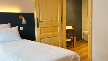 3 slaapkamers, een strijkplank/strijkijzer, wifi, beddengoed