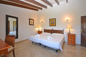 5 bedrooms, iron/ironing board, free WiFi, bed sheets - Perxa - large house with private pool in Petra (Petra)