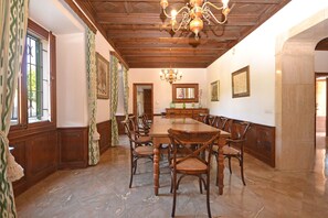 تناول الطعام