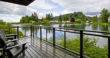 The Tides Waterfront Retreat