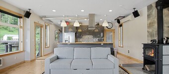 The Tides Waterfront Retreat