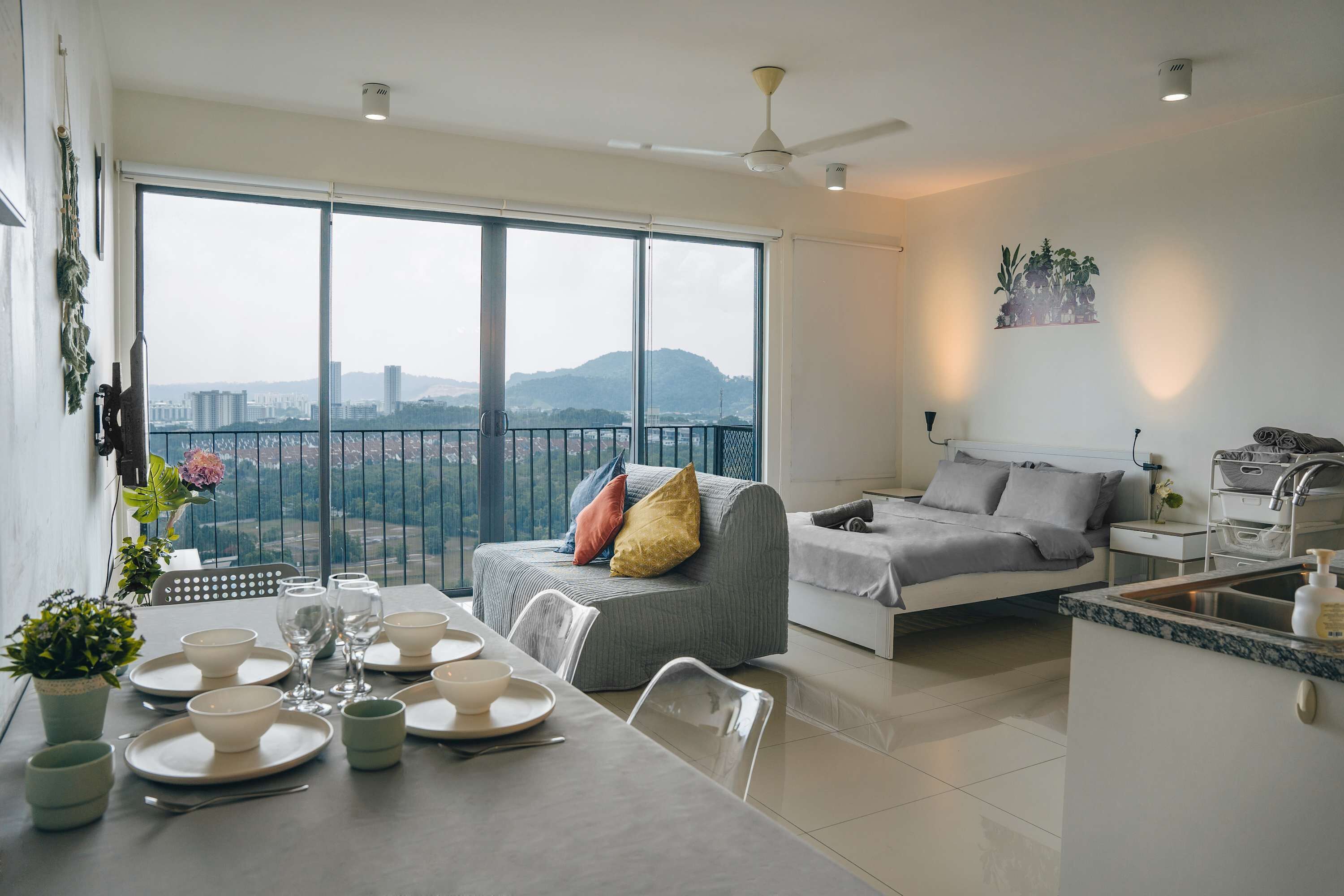 Televisión y oficina 