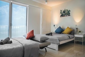 Iron/ironing board, WiFi, bed sheets
