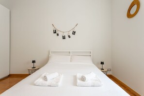 2 bedrooms, iron/ironing board, travel cot, free WiFi