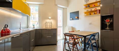 Fridge, microwave, oven, stovetop