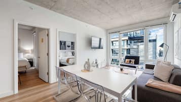 4 habitaciones, tabla de planchar con plancha y cuna de viaje