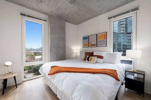 4 slaapkamers, een strijkplank/strijkijzer, reisbedje, gratis wifi