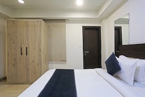 Habitación doble clásica, vista a la ciudad | Sábanas de algodón egipcio, ropa de cama de alta calidad y edredón 