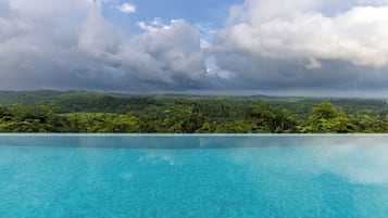 15 outdoor pools